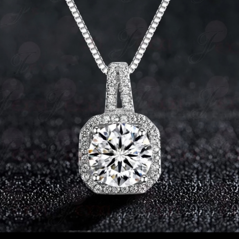 Clear crystal silver plated necklace, pendant